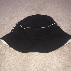 Black bucket hat